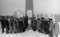 Сарапульский государственный драматический  театр, 1985-1987 гг. Фотоальбом. Коллектив театра у памятника Героям Великой Отечественной войны в г.Сарапуле