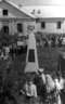 Пионерская дружина Сосновской средней школы. Фотоальбом. Открытие памятника воинам, павшим в боях за Родину в 1941-1945 гг. Снимок 1
