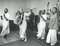 Гуру Международного общества сознания Кришны Свами Шрила Бхактивикаша (с микрофоном) и другие кришнаиты во время духовной практики в г. Ижевске
